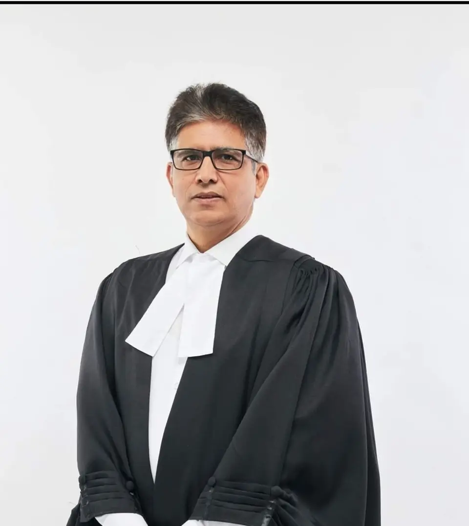 Nashir Law, photo 2